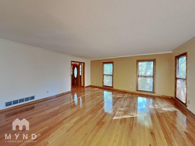 Building Photo - 3747 Running Fox Dr