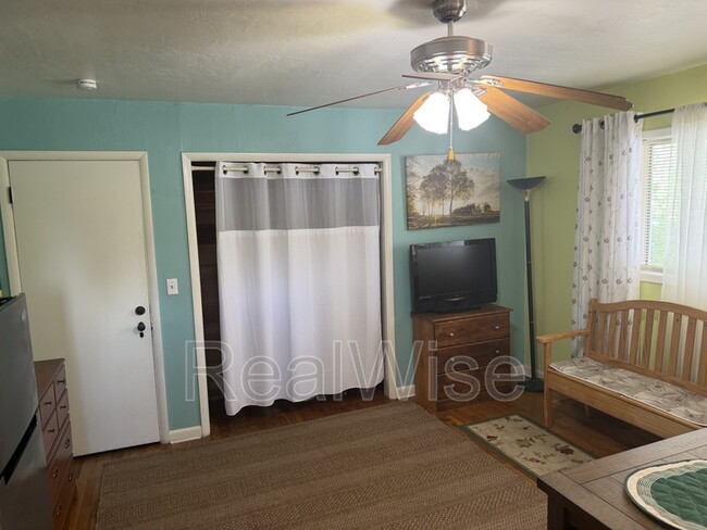 Building Photo - 602 Schroeder Ln