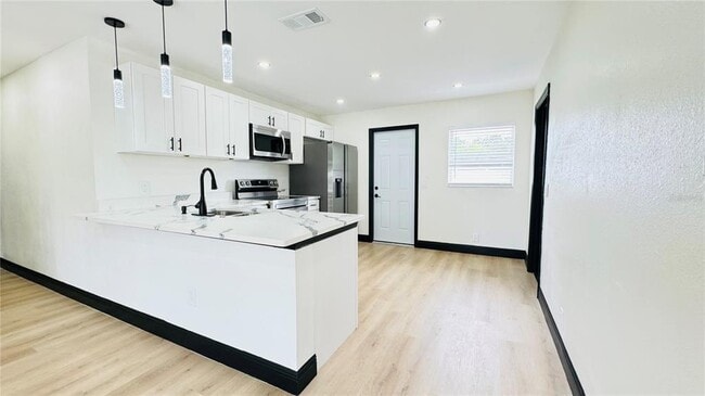 Building Photo - 7017 S Sandhurst Dr