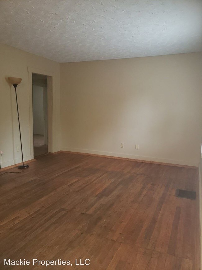 Building Photo - 4 br, 2 bath House - 106 South Clark Street
