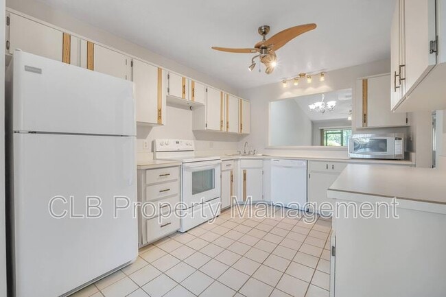Building Photo - 251 Orange Grove Dr