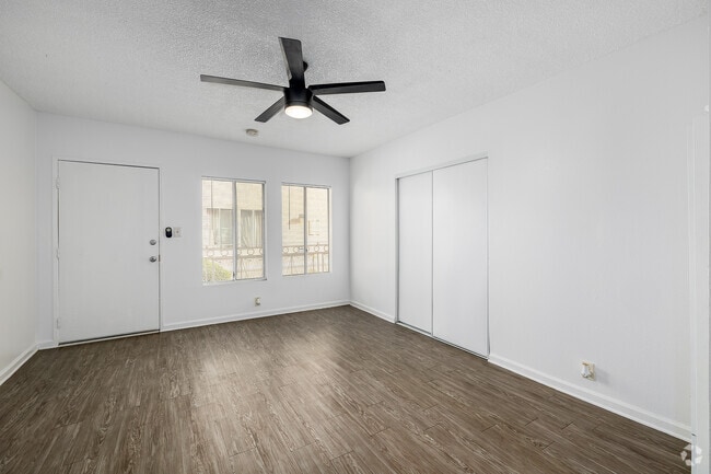 Studio - 320SF - Living Room - Blake Manor