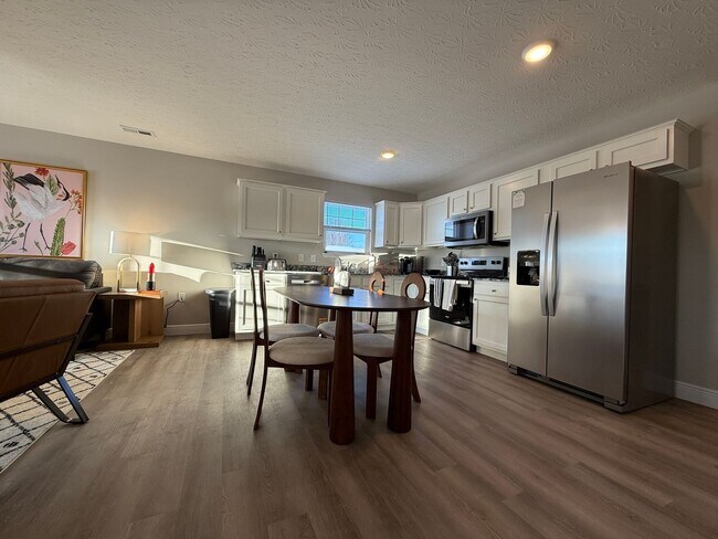 Foto del edificio - Premier New Construction Right Next To WEC.