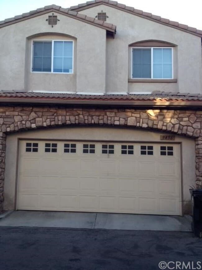 Foto del edificio - Luxurious 5-Bedroom, 3-Bath Oasis in Prime North Hills!