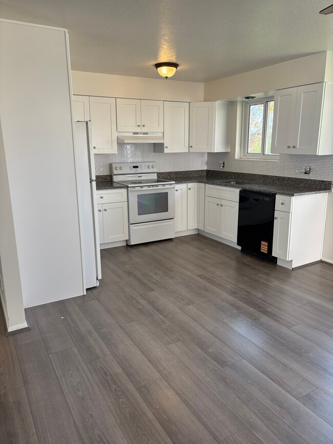 Cocina - 1343 N Deerfield Dr