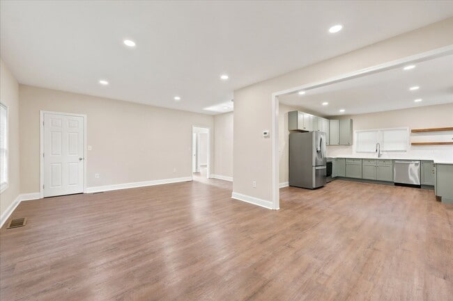 Building Photo - 1605 Brintons Bridge Rd