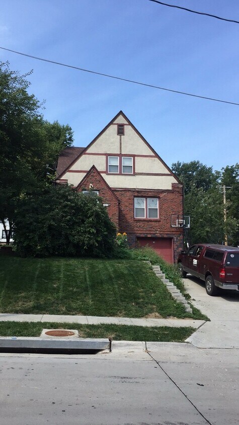 Primary Photo - Large 2 bed 1 bath Duplex in Dundee!
