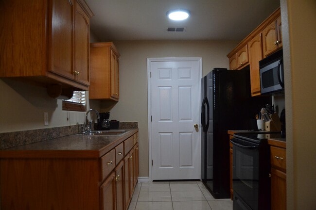 Building Photo - 109 Ramon Cardenas Dr