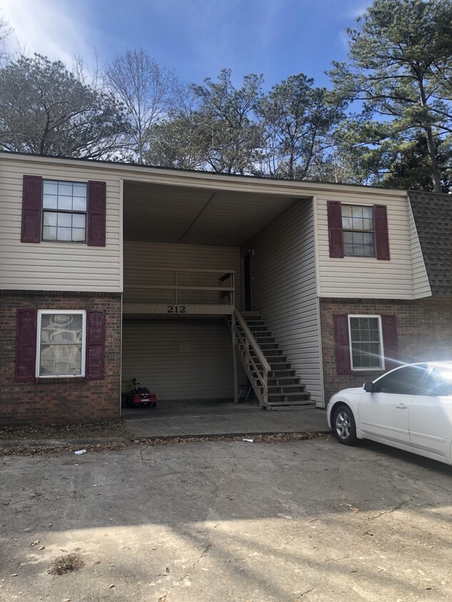 Primary Photo - 212 Apache Dr
