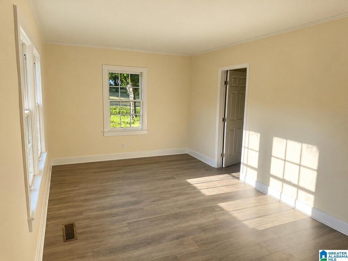 Building Photo - 1105 Pineview Rd