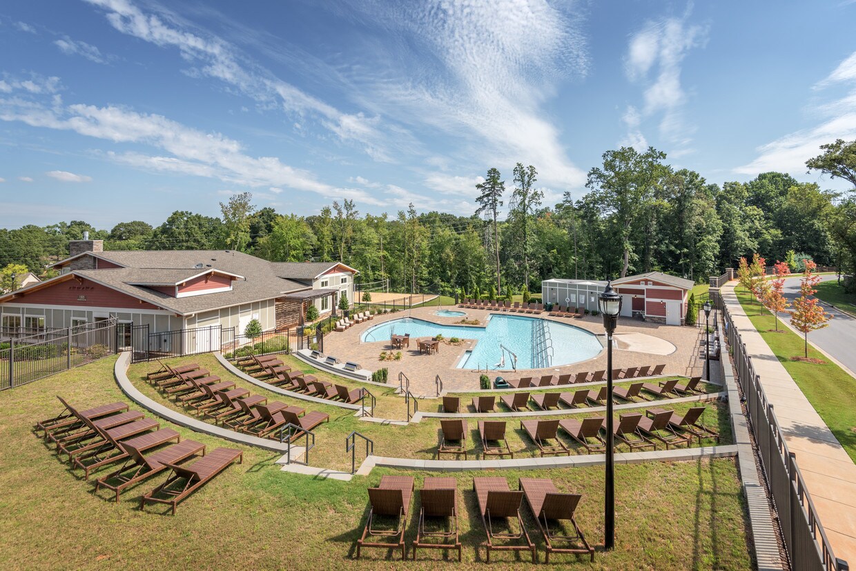 Yugo Charlotte College Downs Apartments 1505 Monument Hill Rd