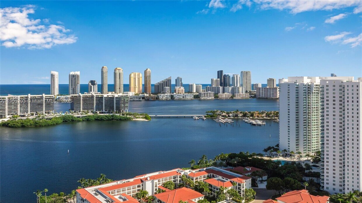 Foto principal - 3301 NE 183rd St