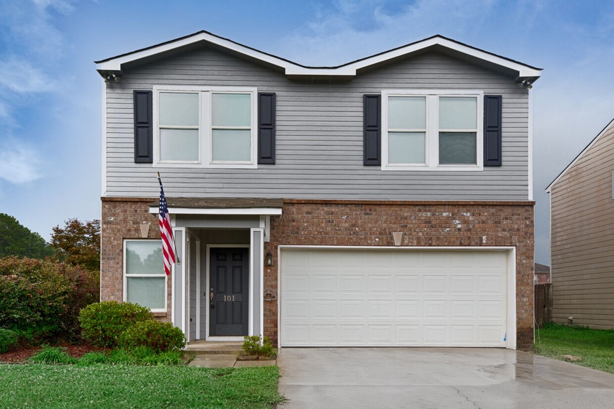Primary Photo - THREE BEDROOM/TWO BATH SPACIOUS HOME - OWE...