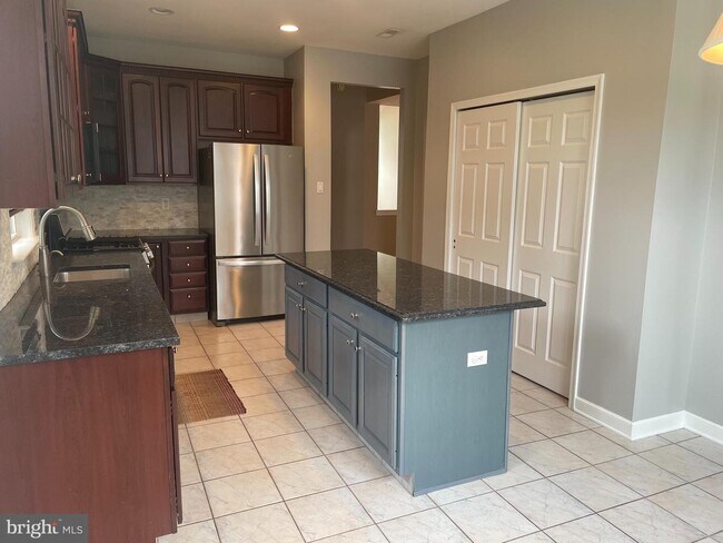 Building Photo - 14 Lady Slipper Ln