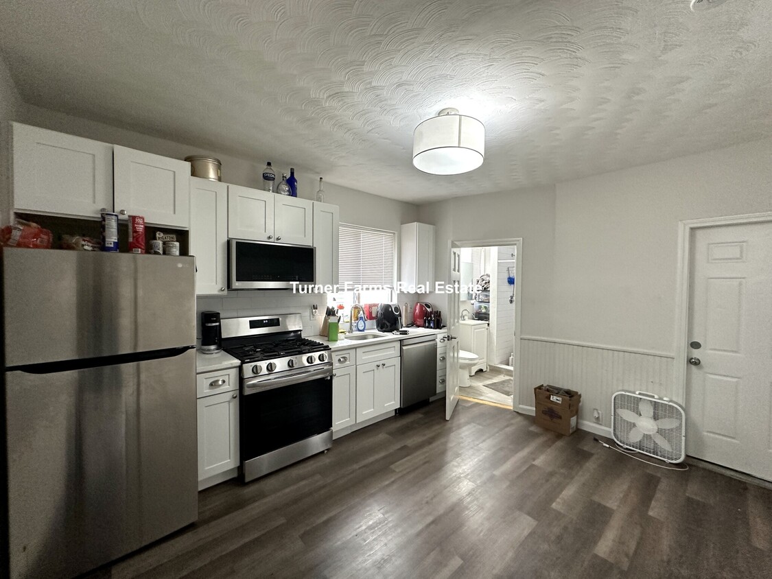 Foto principal - 157 E Cottage St