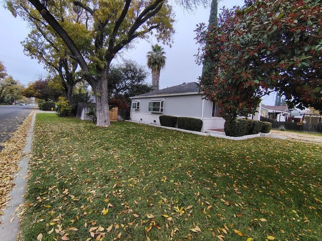 Building Photo - 301 Camellia Way