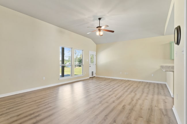 Foto del edificio - 42211 Broad Walk Ave