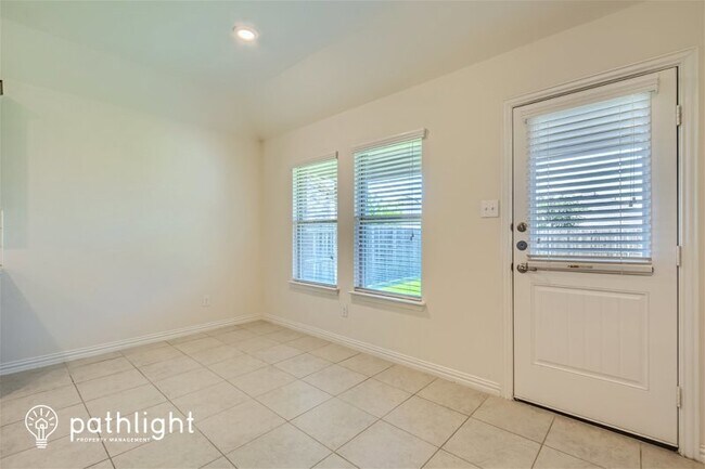 Foto del edificio - 1301 Deerfield Drive