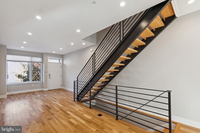 Building Photo - 2642 Manton St