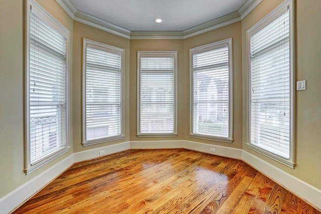 Building Photo - 1328 Lake Pointe Pkwy
