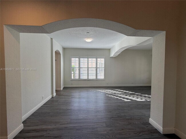 Building Photo - 1971 Harbor View Cir