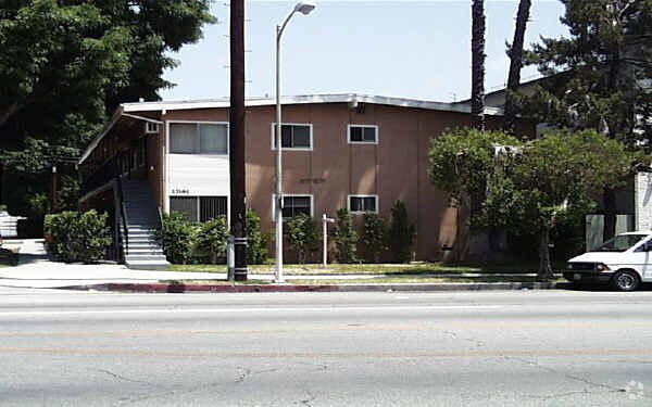 Building Photo - 13161 Oxnard St