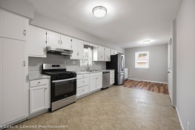 Building Photo - 820 Loomis St