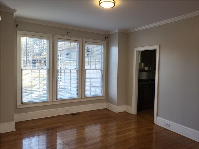 Foto del edificio - 8291 Fairway Dr