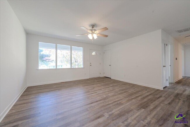 Foto del edificio - 100 Belmont Dr