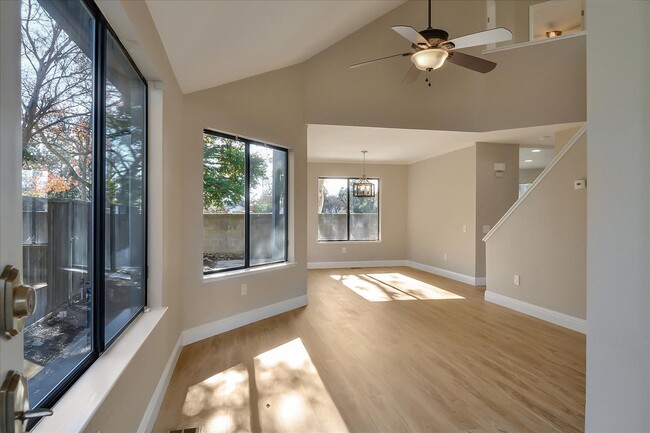 Building Photo - 970 Antelope Terrace