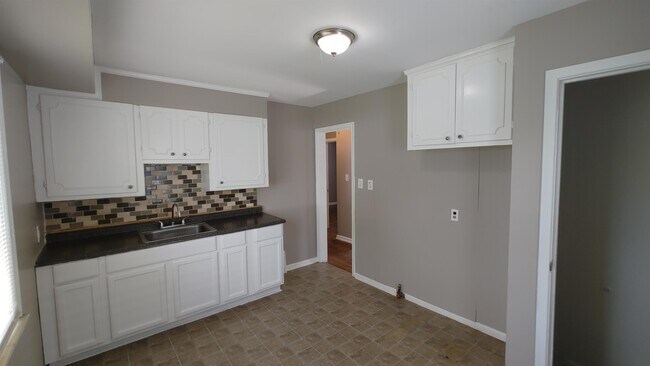 Building Photo - 7460 Lamphere