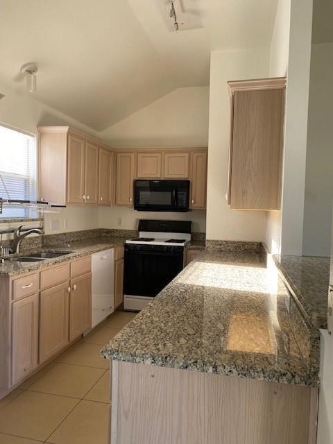 Building Photo - 1552 Parkfield Cir
