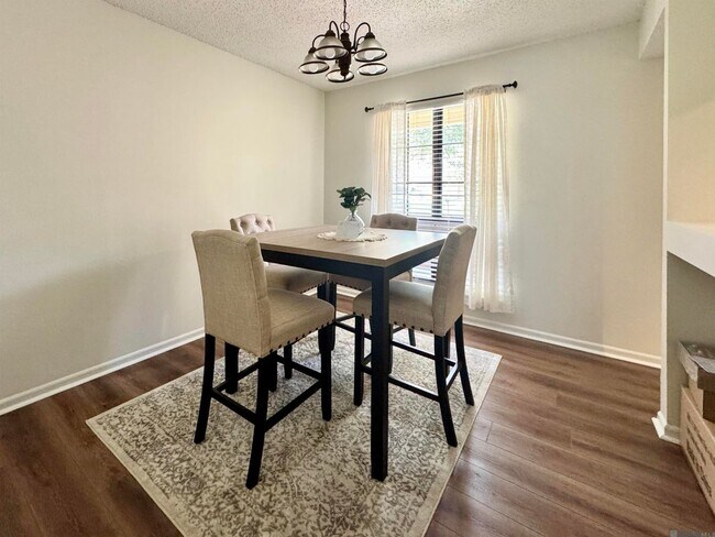Building Photo - 1732 Manor Oak Dr