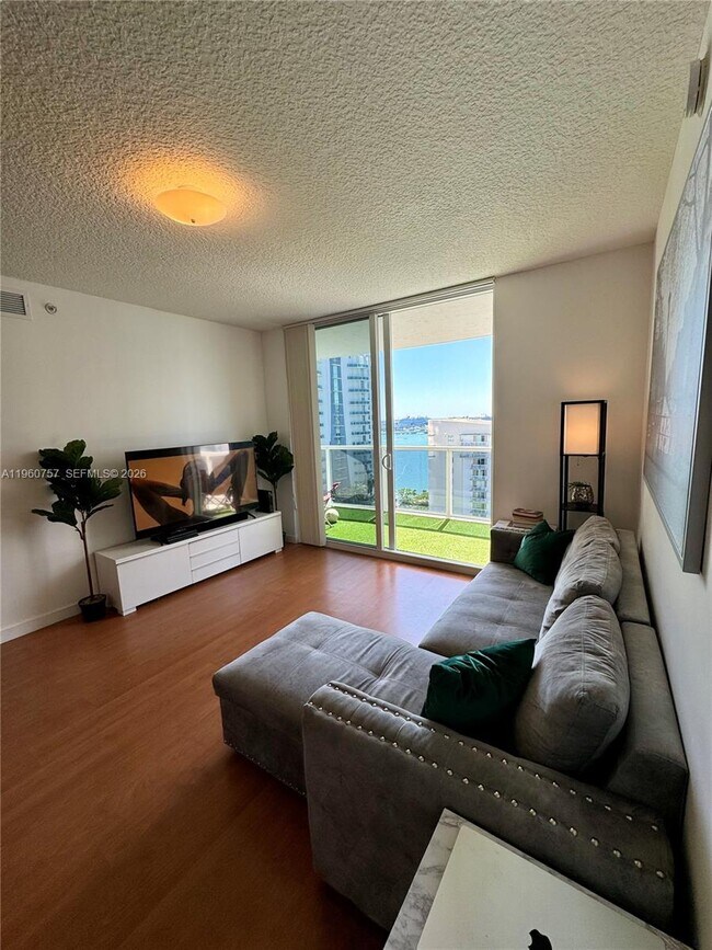 Foto del edificio - 601 NE 23rd St