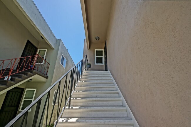 Foto del edificio - 3856 W 242nd St