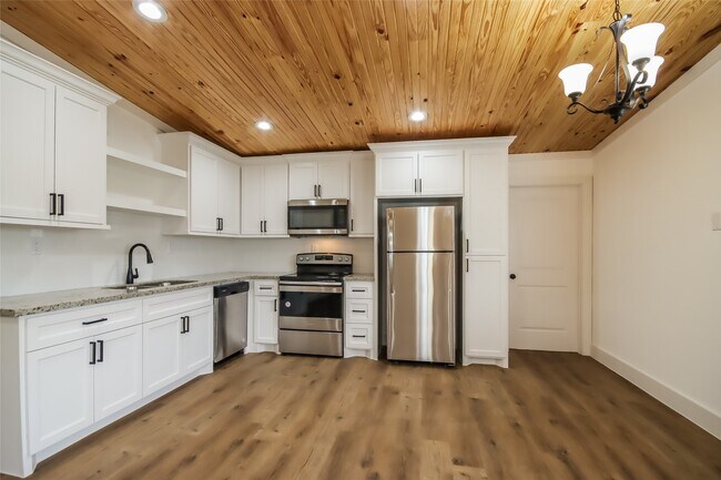 Foto del edificio - 16606 W Crosby St