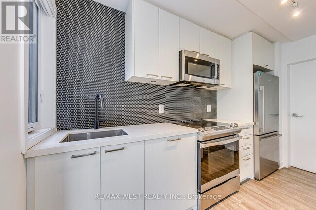 Building Photo - 30 Ed Clark Gdns