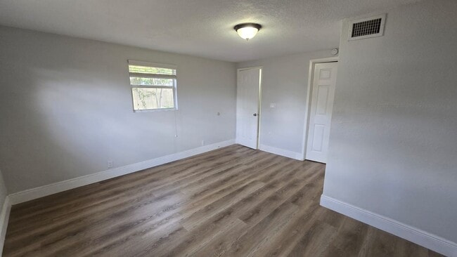Building Photo - 6511 Seminole Dr