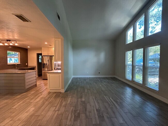 Foto del edificio - Dream home awaits: stunningly updated 3 be...