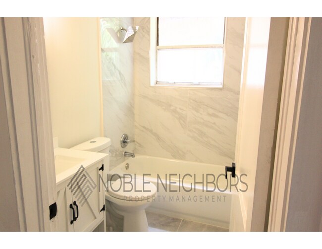 Foto del edificio - 1227 W 3rd St