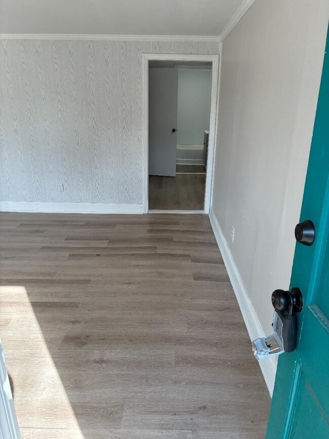 Building Photo - 1601 Queen St E