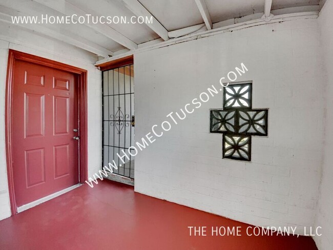 Building Photo - 615 N DESERT Ave