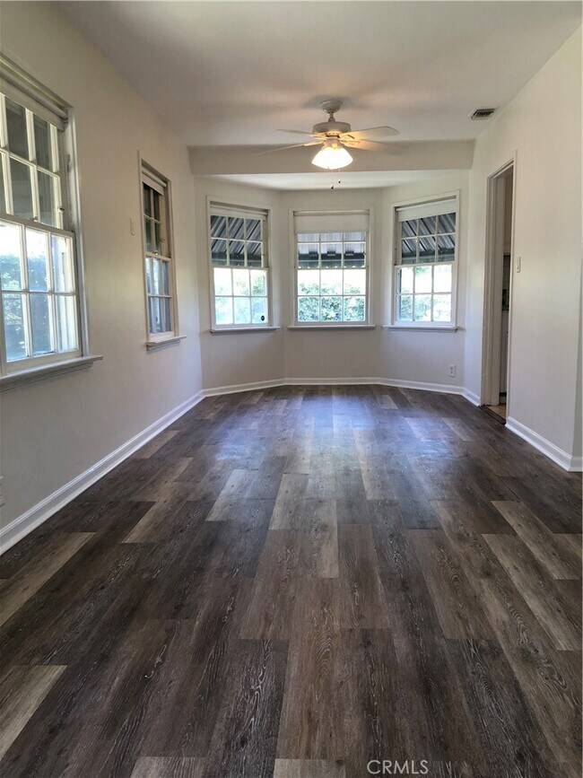 Foto del edificio - 11002 Hortense St