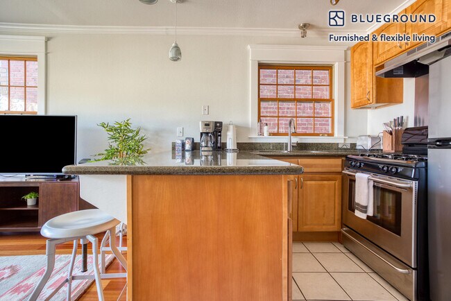 Building Photo - 213 17th Ave E