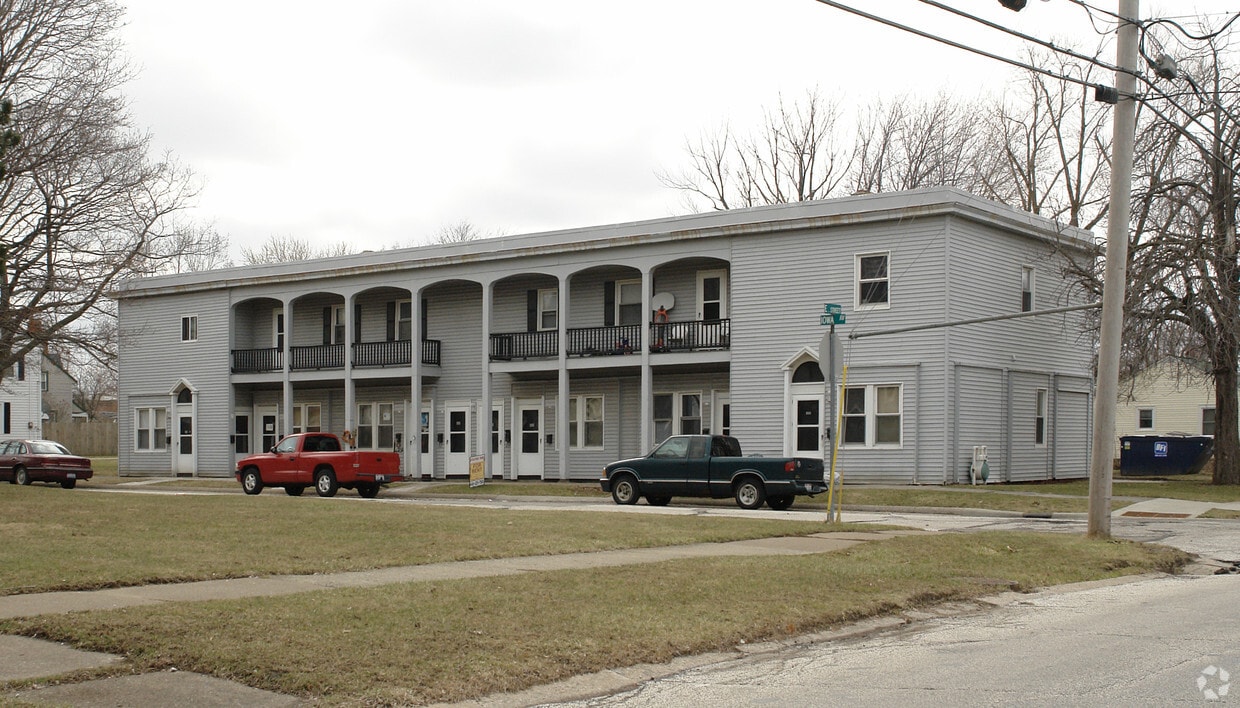 Primary Photo - 400 Iowa Ave