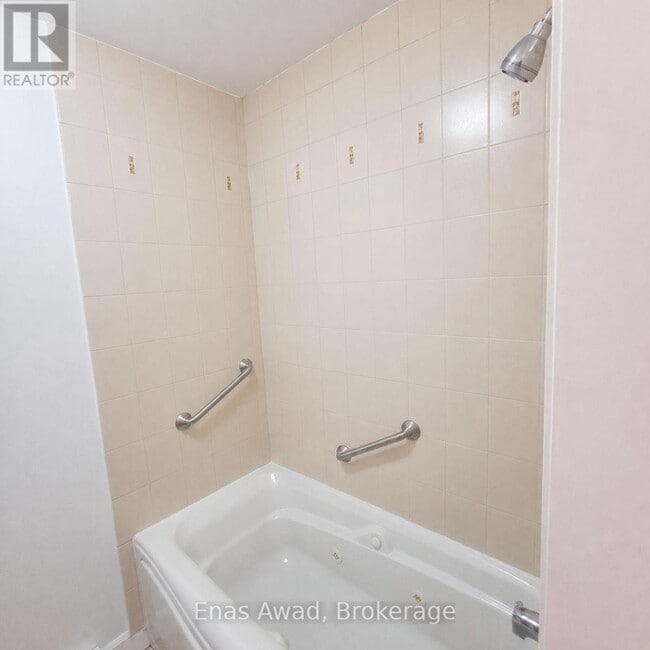 Building Photo - 432 Yves St