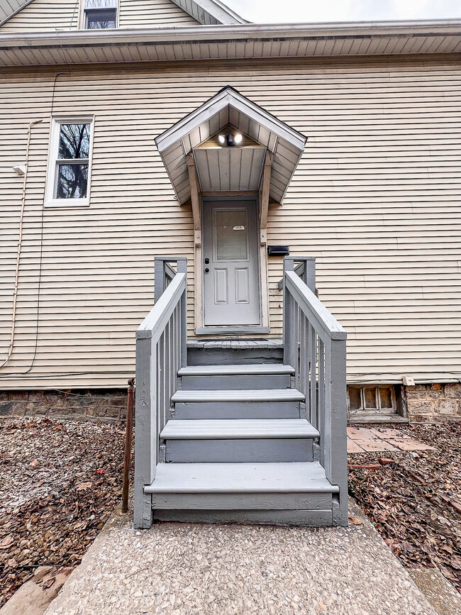 2nd Floor - Side entrance - 1719 2nd ave