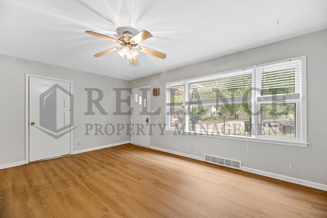 Foto del edificio - 905 Westridge Dr