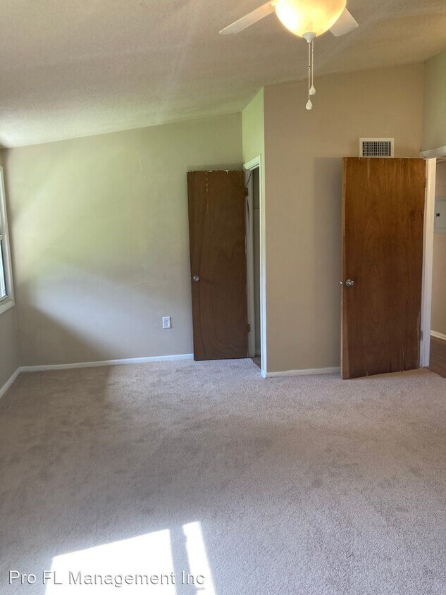 Primary Photo - 2 br, 1.5 bath House - 344 Lake Crescent Dr