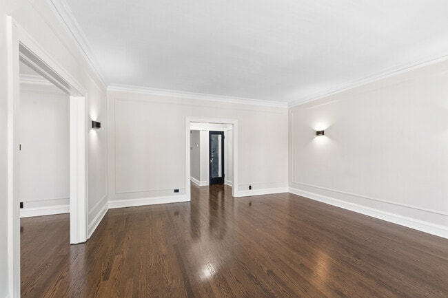 Building Photo - 6851 S Paxton Ave